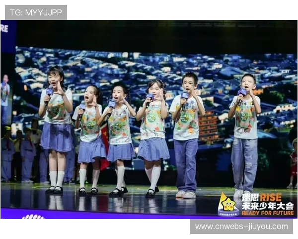 年轻选手宗钰夺冠后与教练分享喜悦 年轻选手宗钰夺冠后与教练分享喜悦